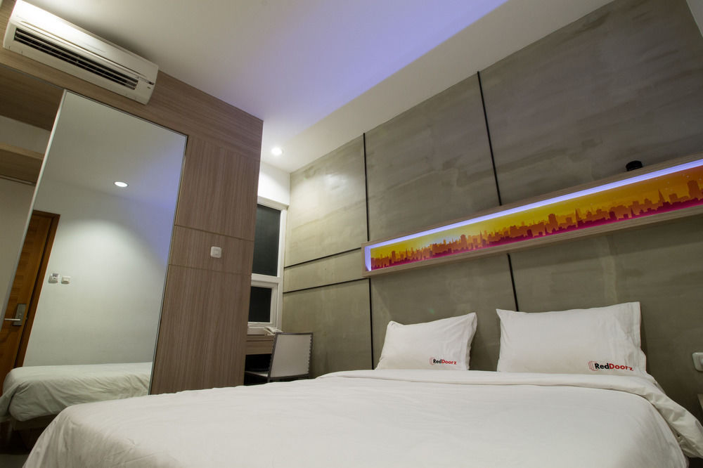 Reddoorz Plus @ Setiabudi Eight Giacarta Esterno foto