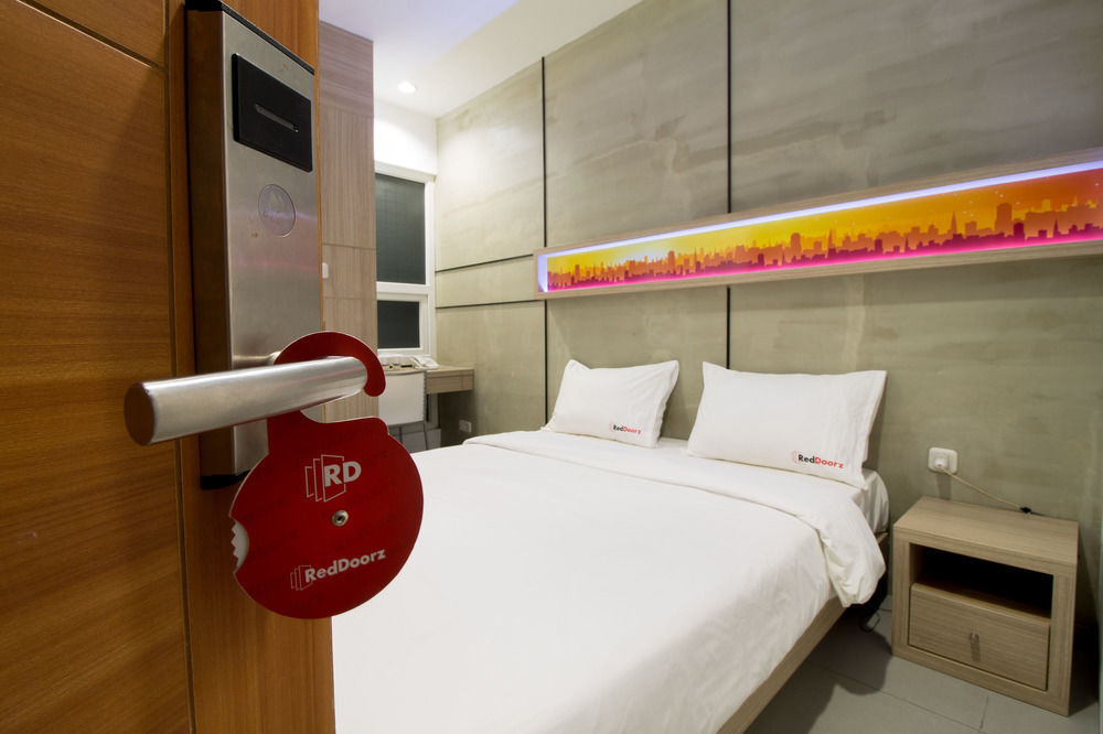 Reddoorz Plus @ Setiabudi Eight Giacarta Esterno foto