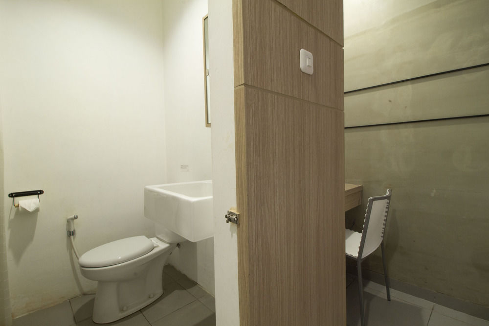 Reddoorz Plus @ Setiabudi Eight Giacarta Esterno foto
