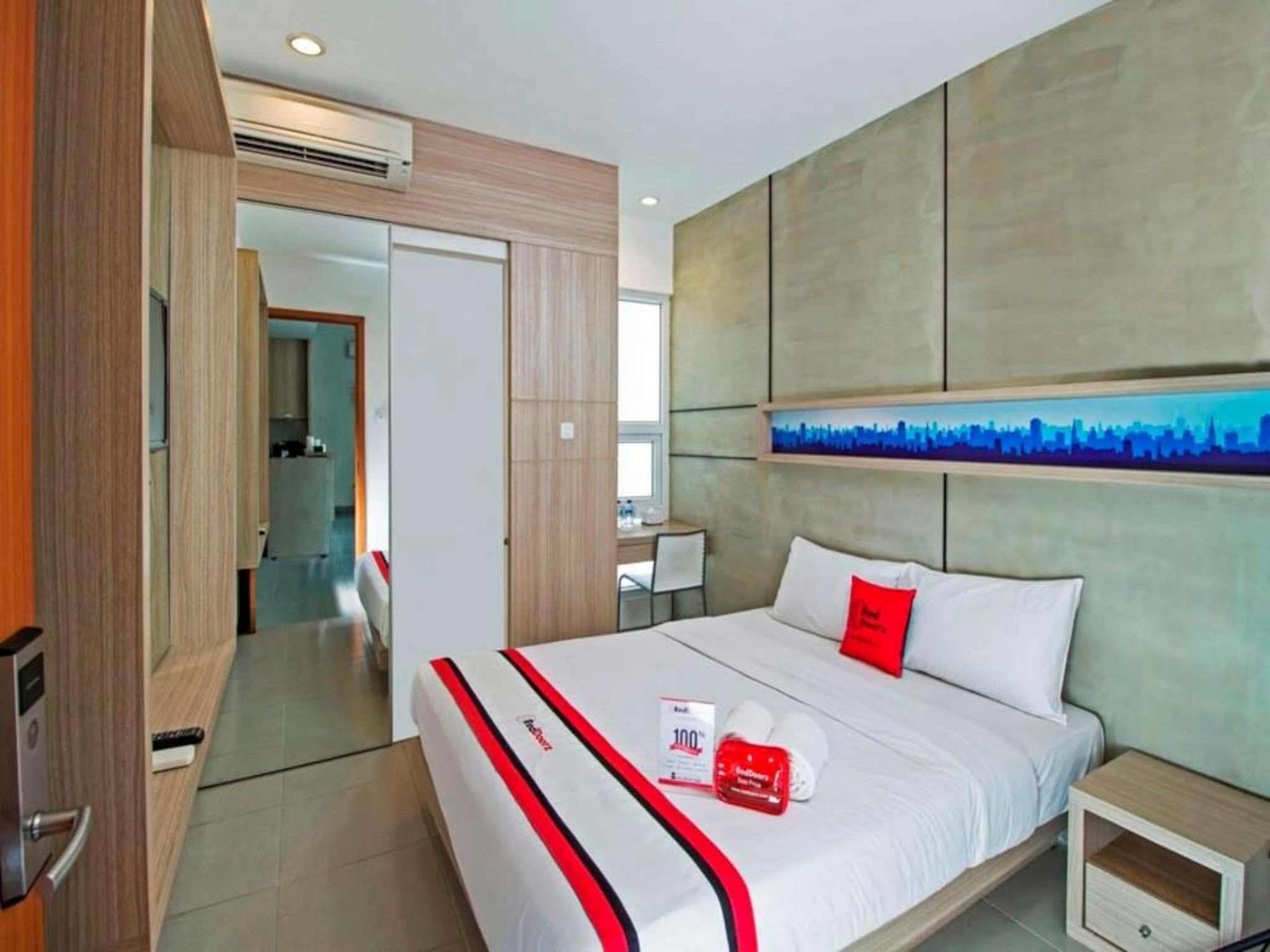 Reddoorz Plus @ Setiabudi Eight Giacarta Esterno foto