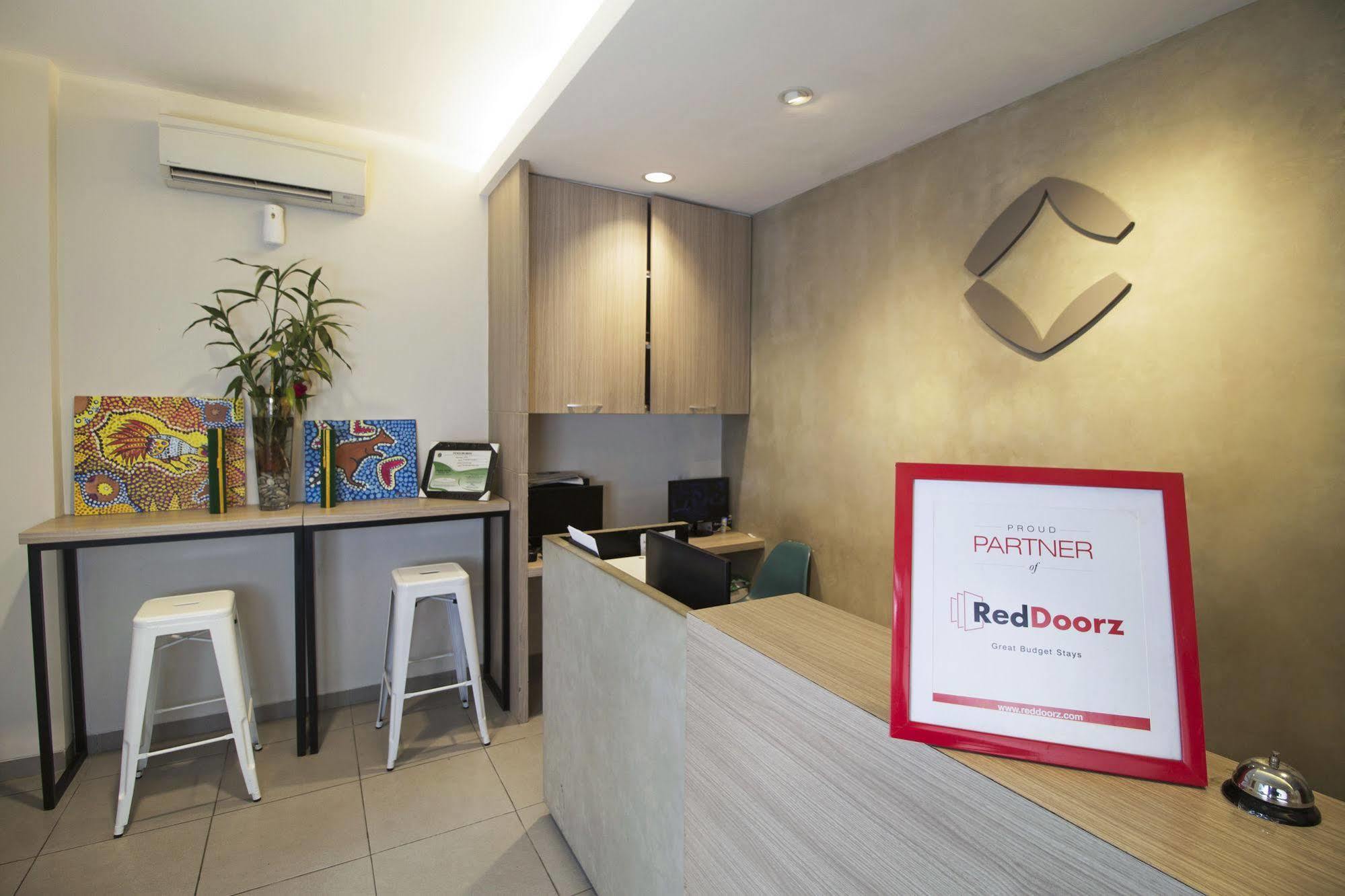 Reddoorz Plus @ Setiabudi Eight Giacarta Esterno foto