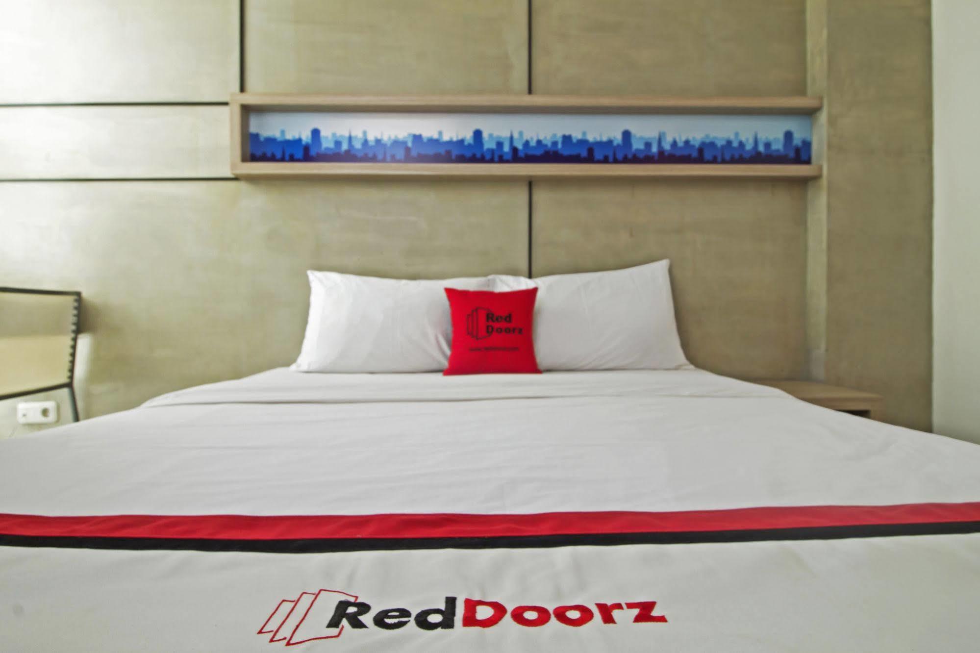 Reddoorz Plus @ Setiabudi Eight Giacarta Esterno foto